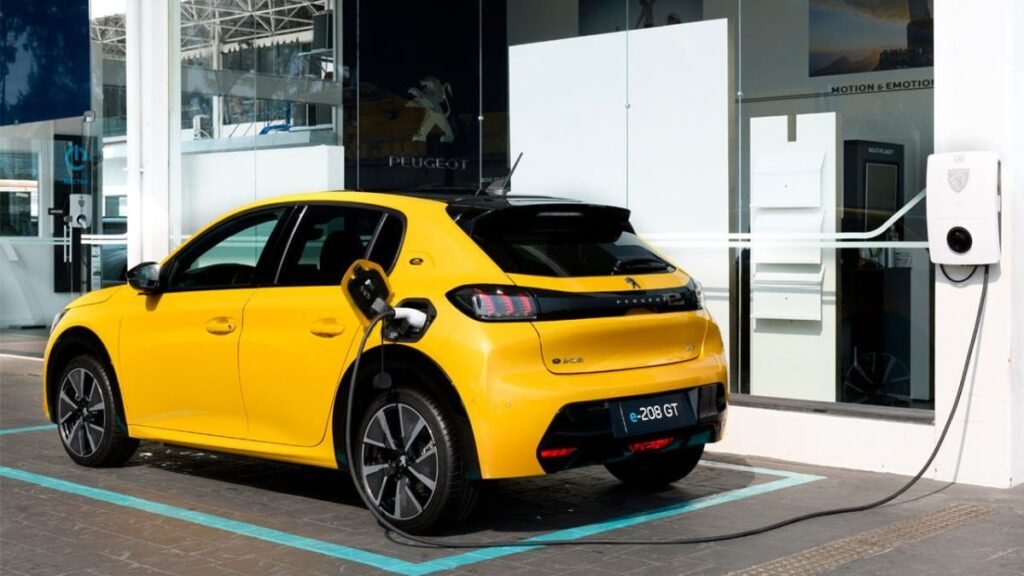 autonomia de um carro eletrico amarelo